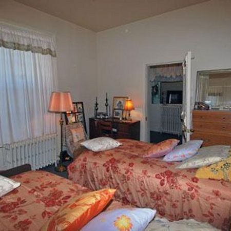 Sommerville Court Motel Bed & Breakfast Lucknow Exterior photo