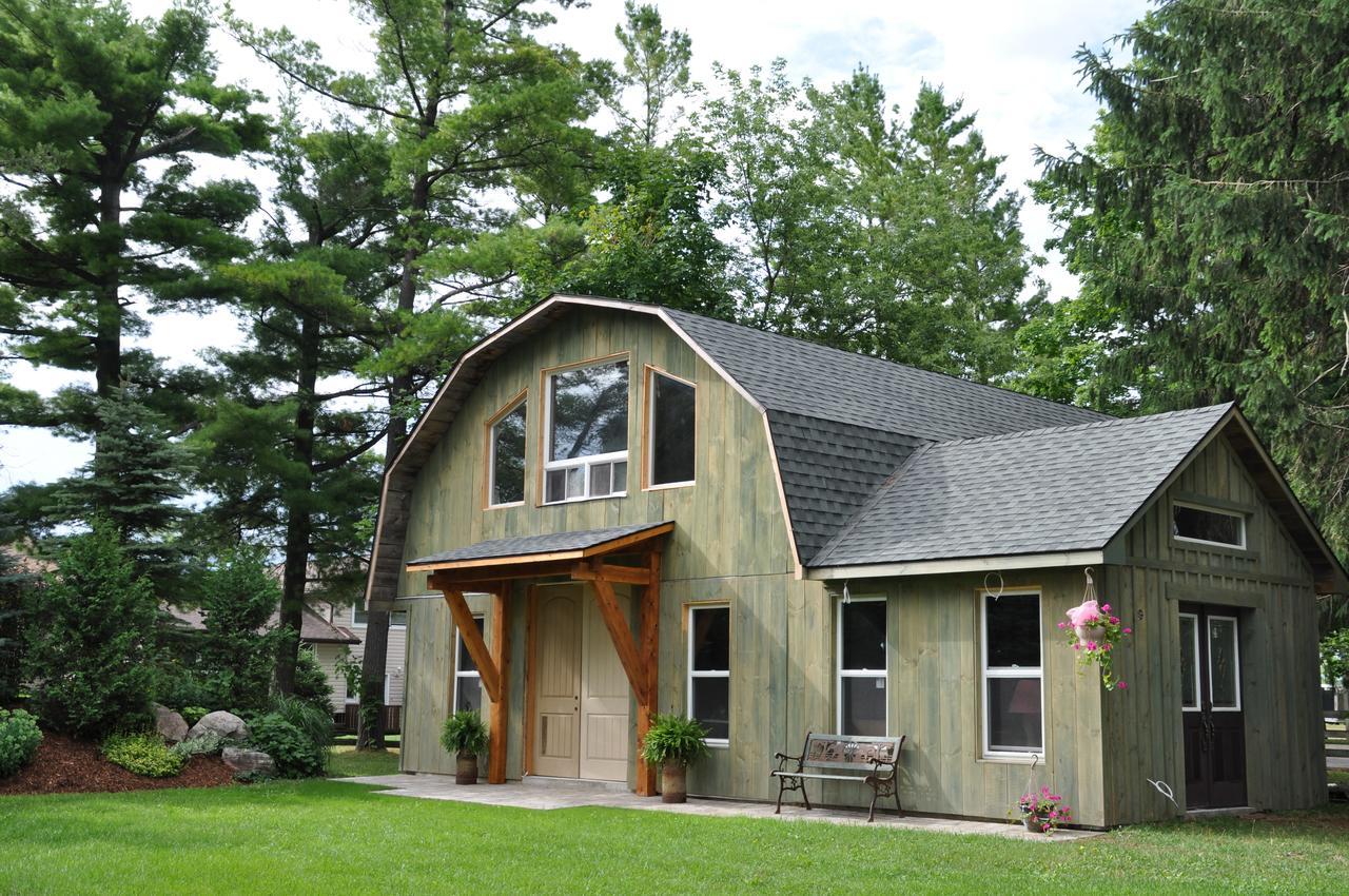 Sommerville Court Motel Bed & Breakfast Lucknow Exterior photo